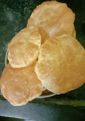 पुरी (poori recipe in marathi) रेसिपी चे मुख्य फोटो 