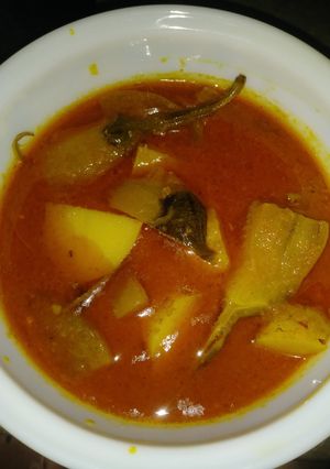 A picture of Aloo baigun ka salan.