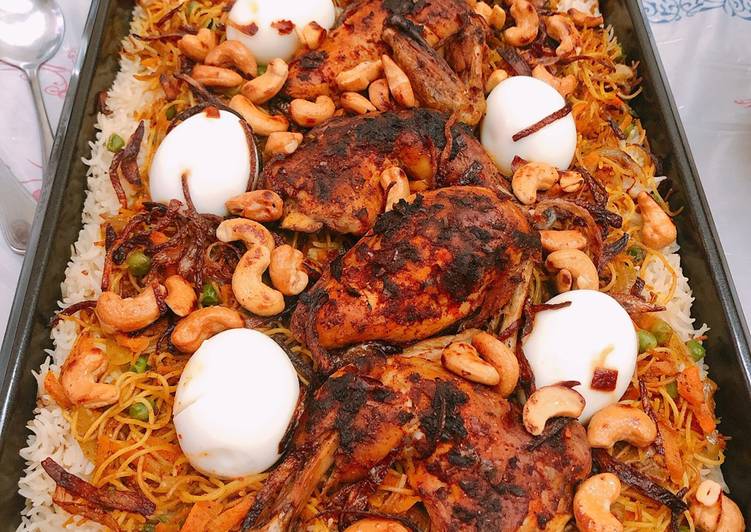 صينية دجاج بالرز والشعيريه