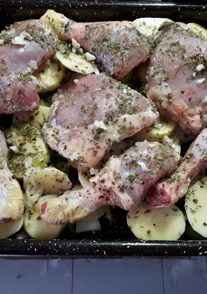 Una foto de Pollo al horno con papas