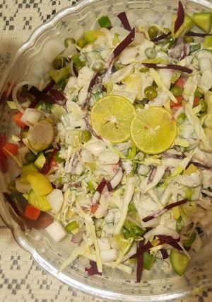 A picture of Salad with sauce 🥗.