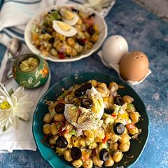 A picture of Mediterranean Egg Chickpea Salad.