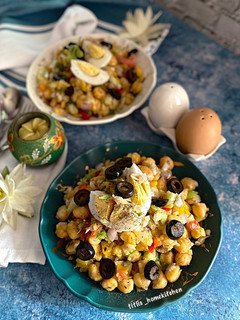 A picture of Mediterranean Egg Chickpea Salad.