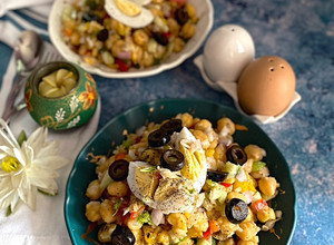 A picture of Mediterranean Egg Chickpea Salad.