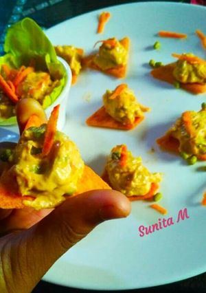 A picture of Hung-curd -canapes.