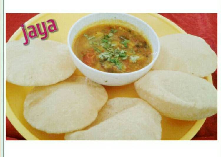 Aloo bhaji with rava puri