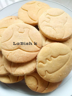 A picture of 3 ingredients melt in mouth Cookies.