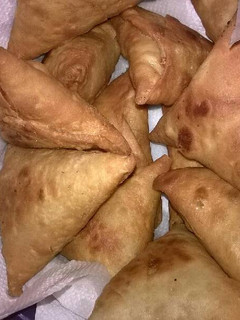 A picture of Samosas.