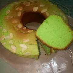 A picture of Bolu panggang pandan kacang almond.