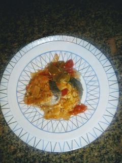 Una foto de Merluza salteada con hierbas aromáticas