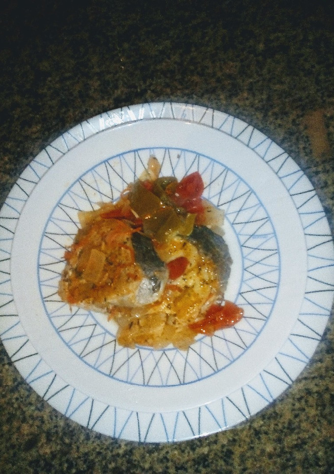 Una foto de Merluza salteada con hierbas aromáticas