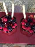 Tulipas de chocolate con frutos del bosque