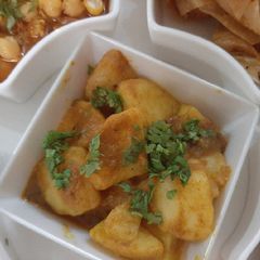 A picture of Hi-tea snacks (Khatiwari aloo).