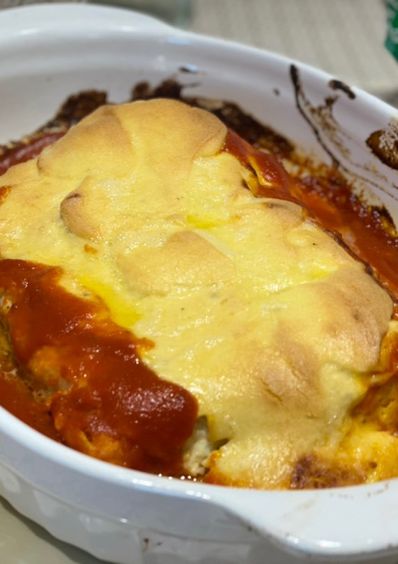 Una foto de Merluza al horno con mayonesa al aroma de ajo gratinada