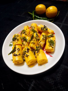 खांडवी (Khandvi recipe in Hindi) रेसिपी मुख्य फोटो