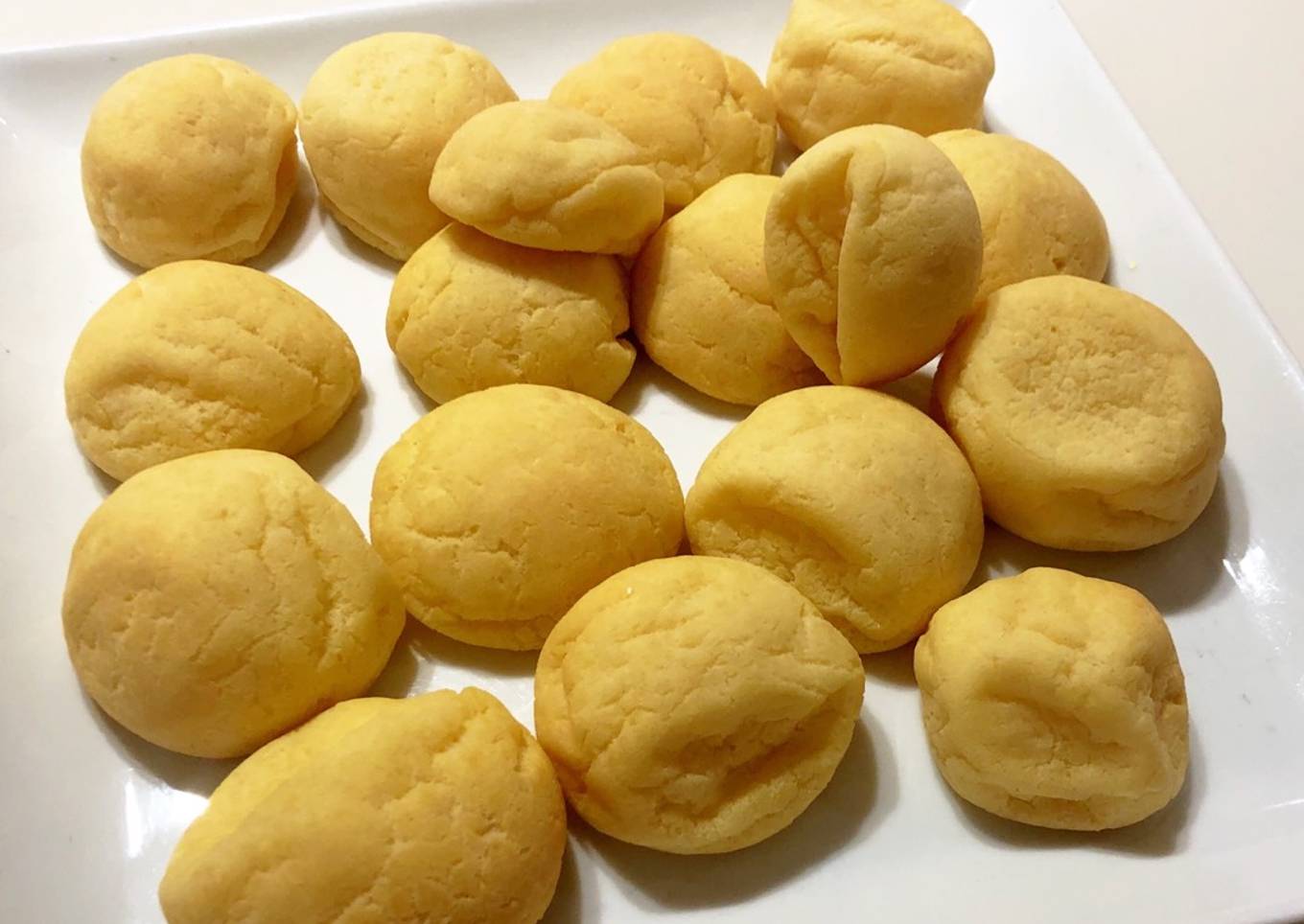 Cheese bread (Pão de queijo)