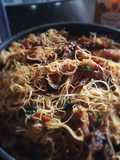 Vermicelli de Arroz con Cerdo y Verduritas en Salsa Satay