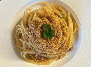 Foto di Spaghetti Alici, Burro, Limone e Pangrattato Tostato