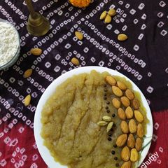 A picture of Aata Halwa or Kada prasad.