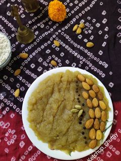 A picture of Aata Halwa or Kada prasad.