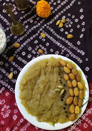 A picture of Aata Halwa or Kada prasad.