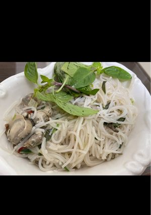 Hình của món Bún xào hến.