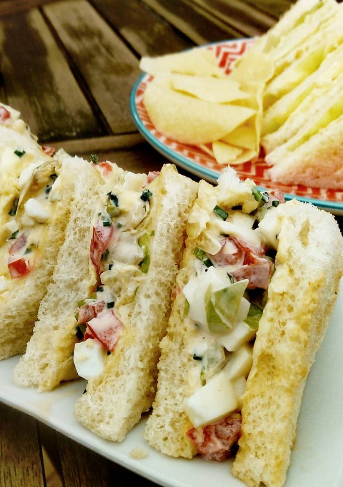 Una foto de Egg Salad Sandwich o sandwich de ensalada y huevo