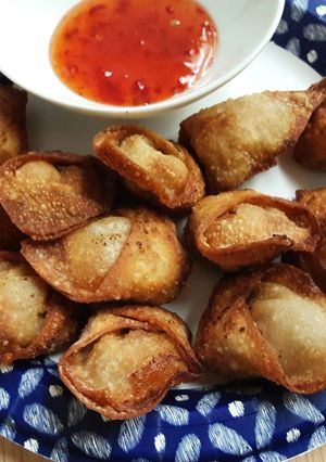 A picture of Fried Wontons.