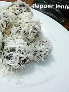 Foto resep Edisi onde onde (klepon) tepung ketan hitam plus ubi kuning,