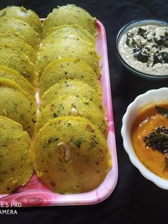 ओट्स मिक्स वेजिटेबल इडली (Oats Mix Vegetable Idli recipe in Hindi) रेसिपी मुख्य फोटो