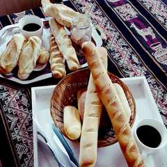 Una foto de Migñon y baguette
