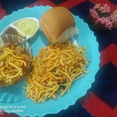 A picture of Misal Pav.