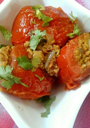 भरवाँ टमाटर (Bharwa Tamatar recipe in Hindi) रेसिपी मुख्य फोटो