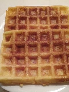 Sajtos, sonkás gofri recept fotója