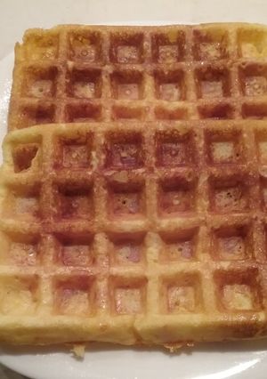 Sajtos, sonkás gofri recept fotója