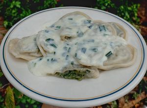 Una foto de Salsa blanca con cebolla de verdeo para acompañar pastas