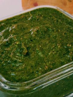 कड़ी पत्ता धनिया चटनी (kadi patta dhaniya chutney recipe in Hindi) रेसिपी मुख्य फोटो