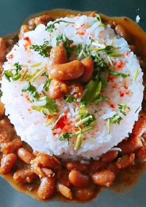 A picture of Rajma-chawal.