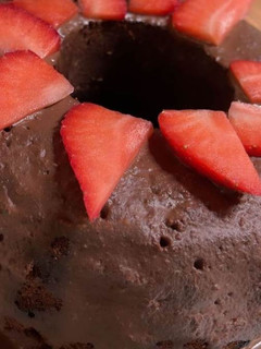 Foto de Bolo de Chocolate com Morangos