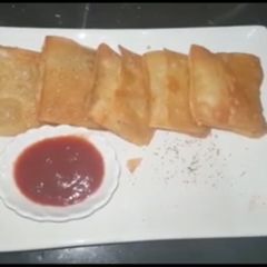 A picture of Chicken box samosa.
