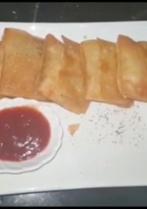 A picture of Chicken box samosa.