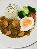 Lentejas con Salchichas, Tocino, vegetales y Huevo Frito, Ensalada!🍽🥚🥗👌