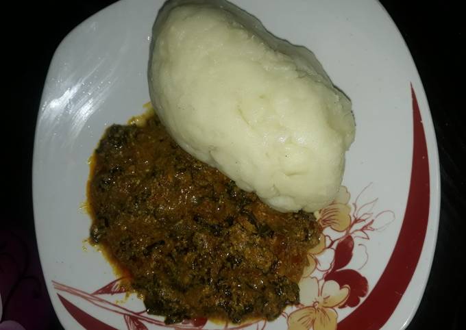 Steps to Prepare Eric Ripert Egusi soup with pounded yam