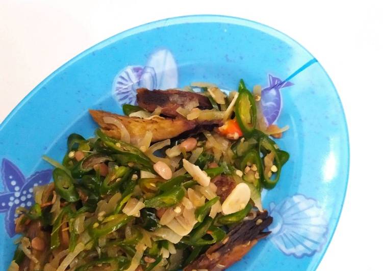 Tumis tongkol potong tauco cabe hijau