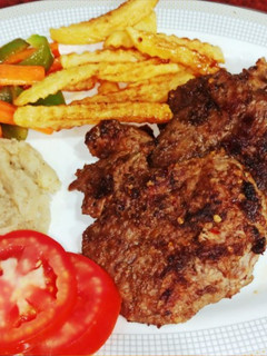 A picture of Beef steaks platter.