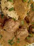 Hackbällchen in Karotten-Zucchini-Wein-Sauce