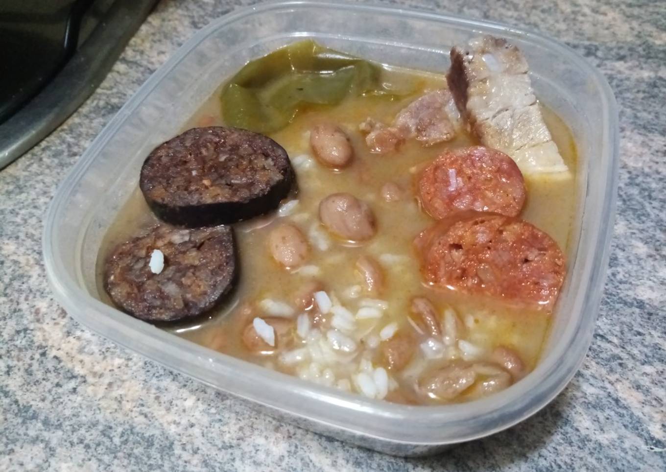 Alubias pintas con arroz en olla rápida