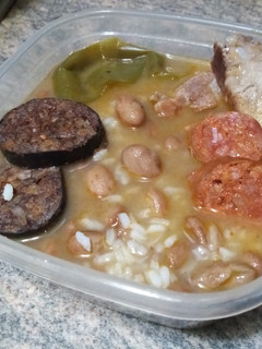 Una foto de Alubias pintas con arroz en olla rápida