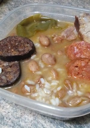Una foto de Alubias pintas con arroz en olla rápida