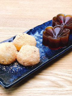 A picture of Simple Childhood Afternoon Snack: Winter Melon Tea Agar Jelly and Peanut Mochi.